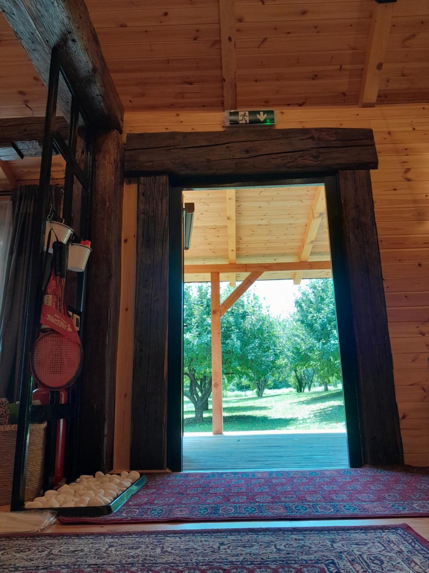 Nica Wood Villa Sremska Kamenica Bagian luar foto